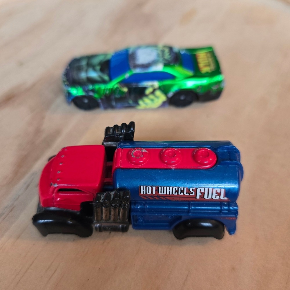 Hot Wheels Fast Gassin Tanker and Maisto Marvel‎ Incredible Hulk Car Lot 1:64
